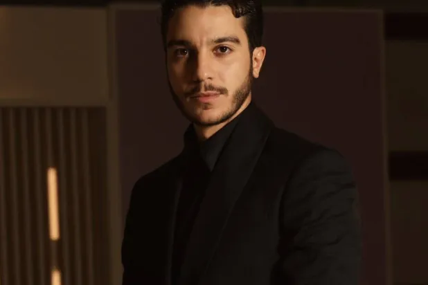 نور النبوي (حسابه بموقع فيسبوك)
