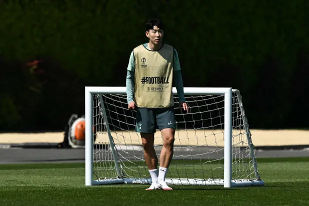 سون هيونغ مين قائد توتنهام هوتسبير يستعد للعودة للملاعب (أ.ف.ب) 