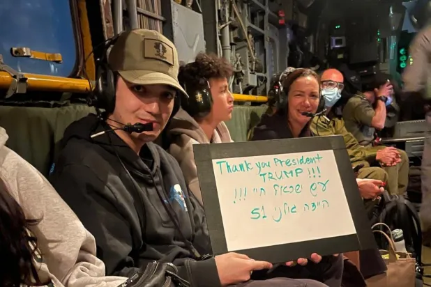 الجندي الإسرائيلي الذي يحمل الجنسية الأميركية عيدان ألكسندر في صورة على الحساب الرسمي للبيت الأبيض على منصة  «إكس»