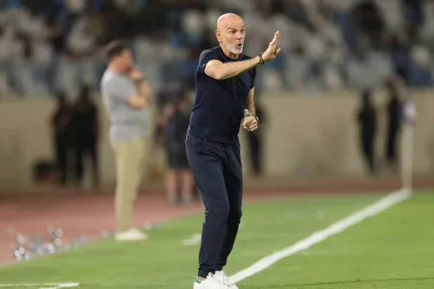 بيولي مدرب النصر (تصوير: عدنان مهدلي) 