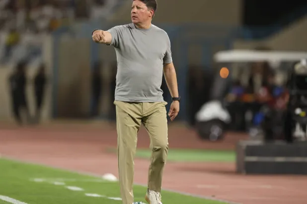 باولو سيرجيو مدرب فريق الأخدود (تصوير: عدنان مهدلي) 