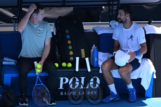 نوفاك أعلن انفصال مدربه موراي في قرار مفاجئ (أ.ف.ب)