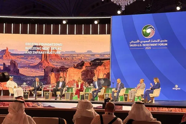 بخشی از نشست گفت‌وگو (الشرق الأوسط)