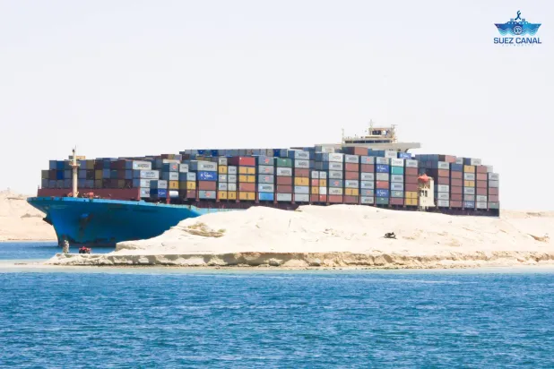 سفينة حاويات تعبر قناة السويس (الموقع الإلكتروني لقناة السويس)