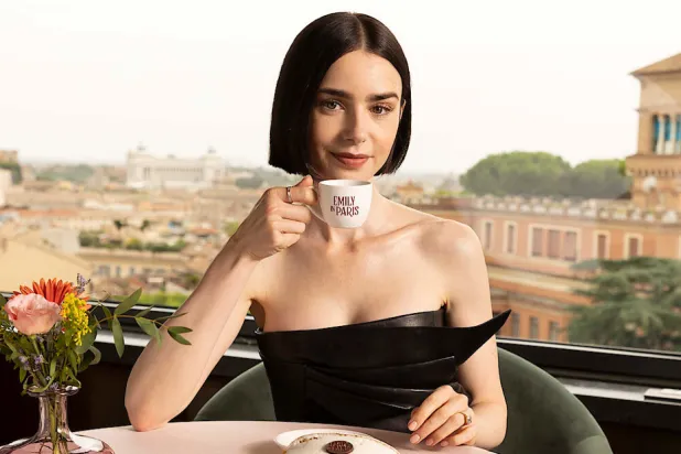 بدأ تصوير الموسم الخامس من Emily in Paris في روما (نتفليكس)