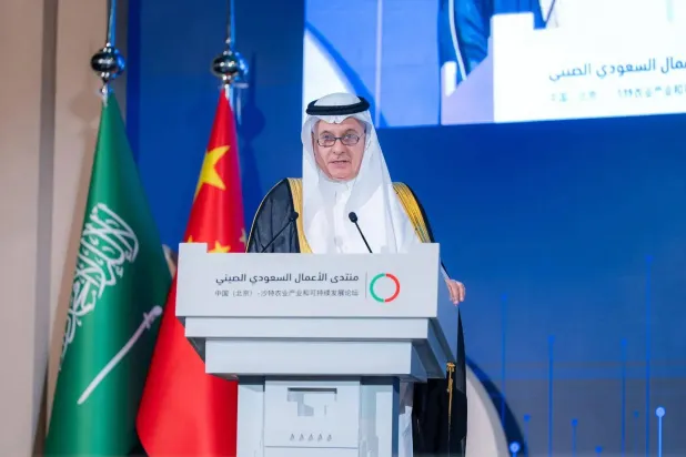 المهندس عبد الرحمن الفضلي خلال كلمته في المنتدى السعودي الصيني (وزارة البيئة والمياه والزراعة)