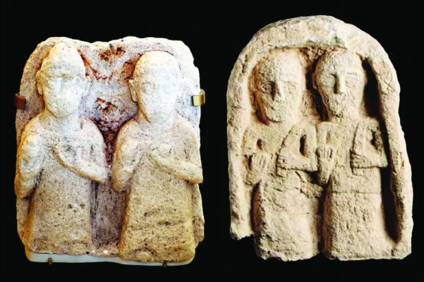 شاهدان جنائزيان من مقبرة الشاخورة الأثرية في البحرين