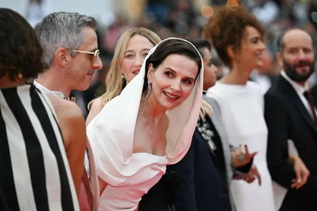 الممثلة الفرنسية جولييت بينوش في كان (أ.ف.ب)