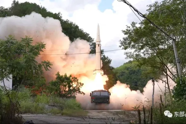 ضربة «صاروخية دقيقة» نفذتها العسكرية الصينية في مضيق تايوان (رويترز)