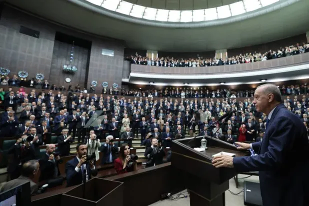إردوغان متحدثاً أمام نواب حزبه بالبرلمان 14 مايو (الرئاسة التركية)