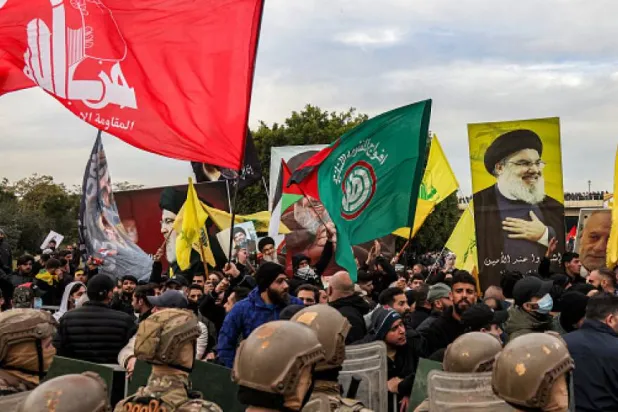 مناصرون لـ«حزب الله» و«حركة أمل» في الضاحية الجنوبية لبيروت (أرشيفية - أ.ف.ب)