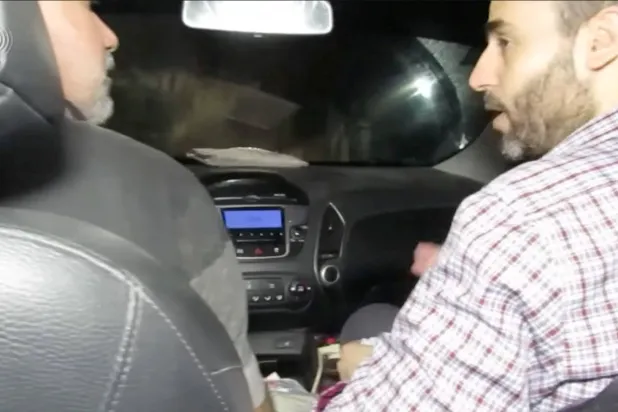 صورة وزَّعها الجيش الإسرائيلي ديسمبر الماضي لمحمد السنوار في سيارة داخل أحد أنفاق «حماس» شمال غزة (الجيش الإسرائيلي - رويترز)