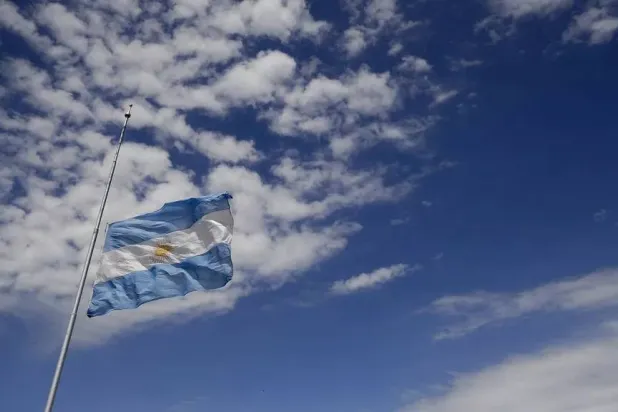 خطوة الأرجنتين تتزامن مع القيود التي فرضتها إدارة الرئيس الأميركي دونالد ترمب على الهجرة (أ.ب)