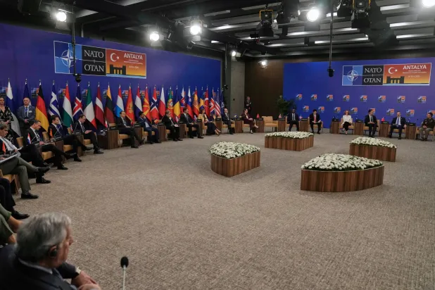 وزراء خارجية حلف شمال الأطلسي يجتمعون في أنطاليا (أ.ب)