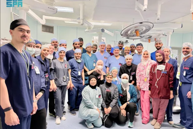شارك في العملية 36 من الاستشاريين والاختصاصيين من تخصصات التخدير وجراحة الأعصاب والتجميل (واس)