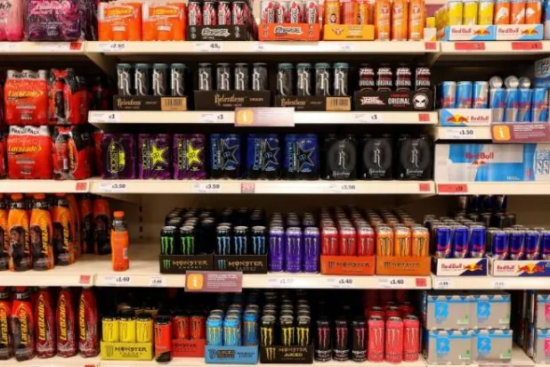 مشروبات الطاقة يمكن أن تزيد من خطر الإصابة بسرطان الدم (رويترز)