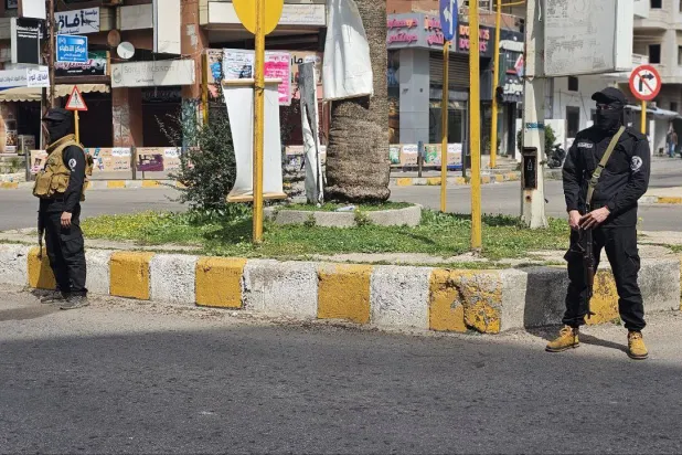 قوات الأمن العام في الشوارع والساحات العامة بمحافظة طرطوس للحفاظ على الأمن (سانا)