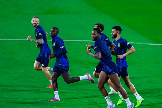 لاعبو النصر في إطار التحضيرات للتعاون (نادي النصر)