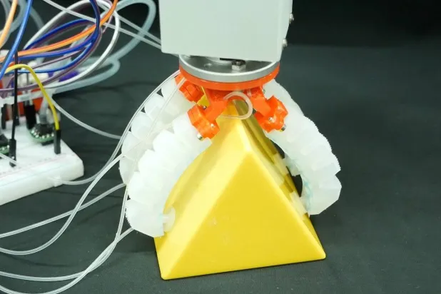 مستوحى من الجهاز العصبي للأخطبوط (جامعة بريستول)