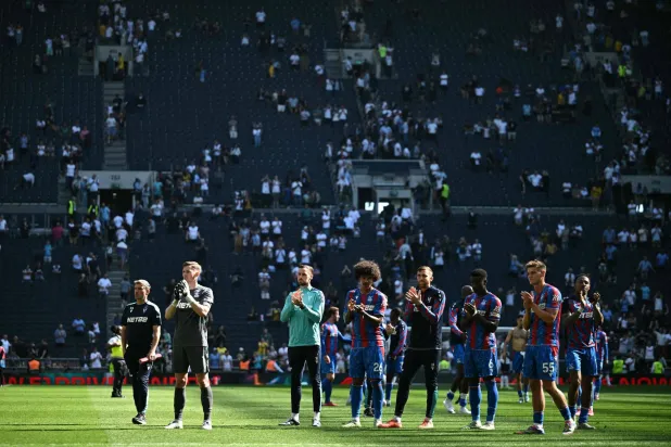 جماهير كريستال بالاس تمني النفس بالفوز بكأس إنجلترا هذه المرة (أ.ف.ب)