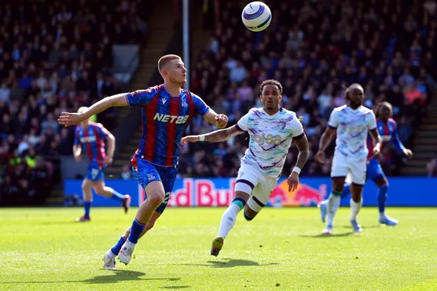 آدم وارتون سيدعم صفوف كريستال في نهائي إنجلترا (د.ب.أ)