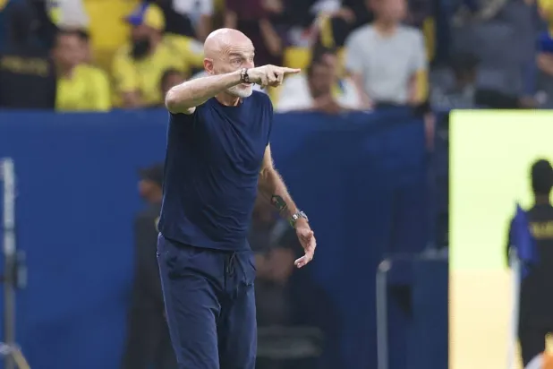 ستيفانو بيولي المدير الفني لفريق النصر (تصوير: نايف العتيبي) 