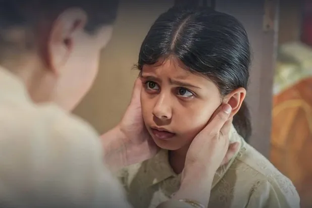 يتناول العمل عدداً من القضايا المتشابكة حول العنف الأُسري ومخاوف الطفولة (شاهد)