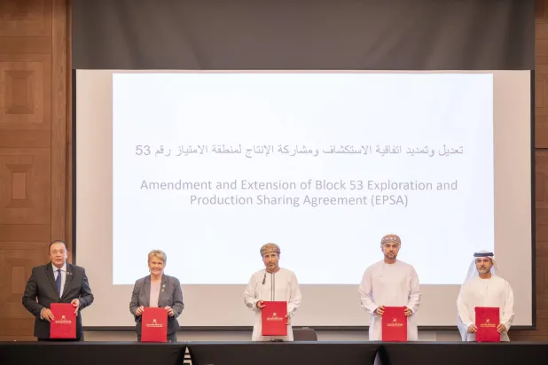 جانب من توقيع اتفاقية للاستكشاف والإنتاج بين سلطنة عمان وشركة «أوكسيدنتال بتروليوم» (وكالة الأنباء العمانية)