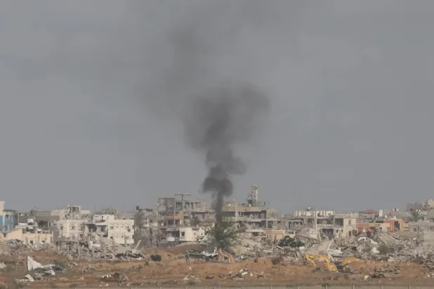 Gazze Şeridi'ndeki İsrail bombardımanından dumanlar yükseliyor (AFP)