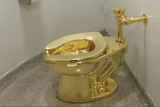 المرحاض المسروق (أ.ف.ب)