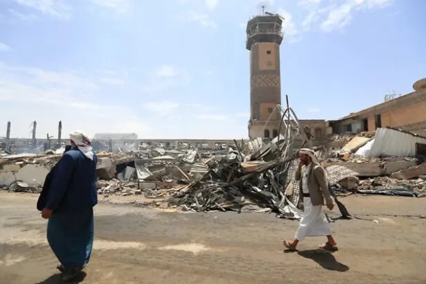 تحت مسمى إعادة تأهيل مطار صنعاء فرض الحوثيون جبايات واسعة على قطاعات مختلفة (أ.ف.ب)