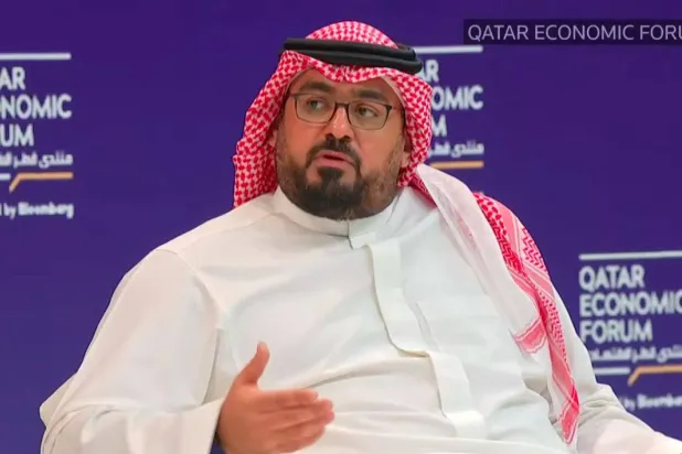 وزير الاقتصاد والتخطيط السعودي متحدثاً في منتدى قطر الاقتصادي (الشرق الأوسط)