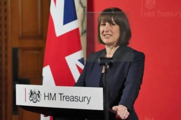 وزيرة الخزانة البريطانية راشيل ريفيز (رويترز) 