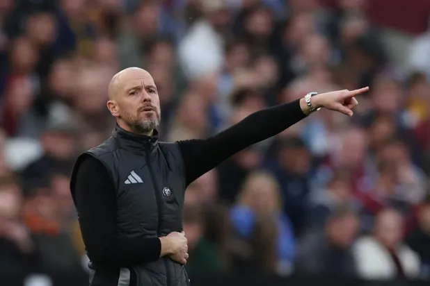 تن هاغ قد يعود لقيادة أياكس الموسم المقبل (رويترز)