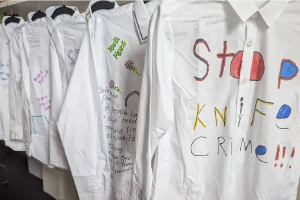 «قمصان فارغة... طفولة ضائعة» (جامعة بريستول)