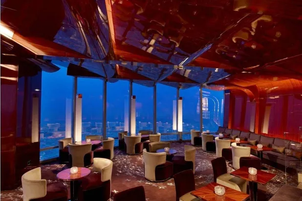 «أتموسفير» في برج خليفة يُطلق تجربة «البرنش» الليلي