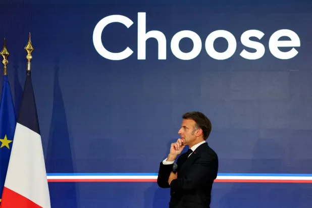  Fransa Cumhurbaşkanı Emmanuel Macron pazartesi günü ülkesine yabancı yatırım çekmek için düzenlenen Fransa'yı Seçin Forumu’na katıldı. (EPA)