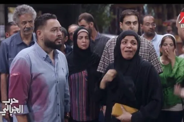 أحمد رزق مع بعض أبطال المسلسل (قناة إم بي سي مصر)