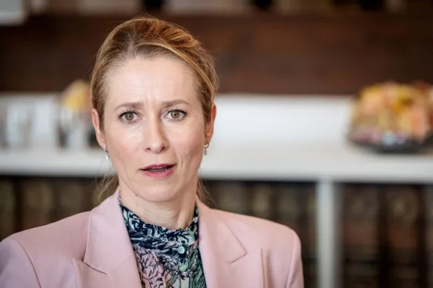 مسؤولة السياسة الخارجية بالاتحاد الأوروبي تتحدث إلى الصحافيين في كوبنهاغن (رويترز)