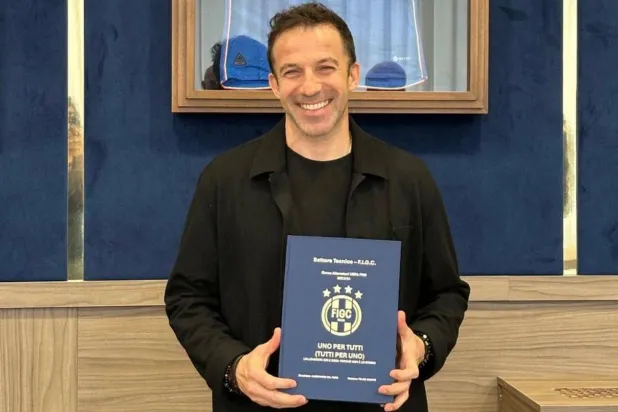 حصل نجم منتخب إيطاليا ويوفنتوس السابق على رخصة تدريب من «يويفا» (حساب اللاعب على «إنستغرام»)