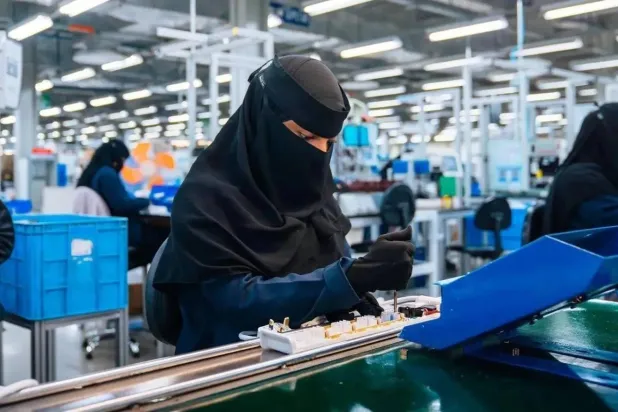 أحد مصانع الأدوات الكهربائية في السعودية (الشرق الأوسط)