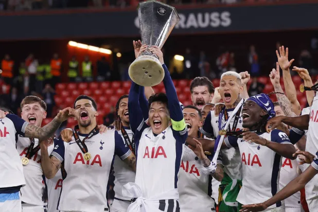 توتنهام حقق انتصارًا تاريخيًا على مانشستر يونايتد في نهائي الدوري الأوروبي (رويترز)