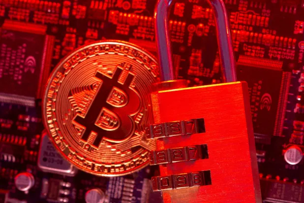 صورة توضيحية لعملة البتكوين (رويترز)