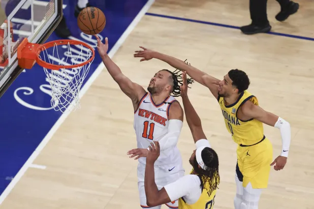 قلب إنديانا بايسرز تخلفه بفارق 14 نقطة (إ.ب.أ)