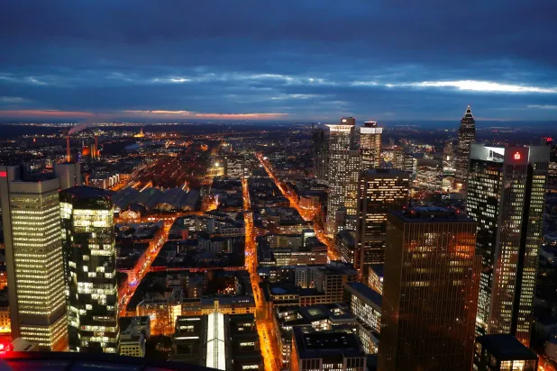 الحي المالي في فرنكفورت بألمانيا (رويترز)