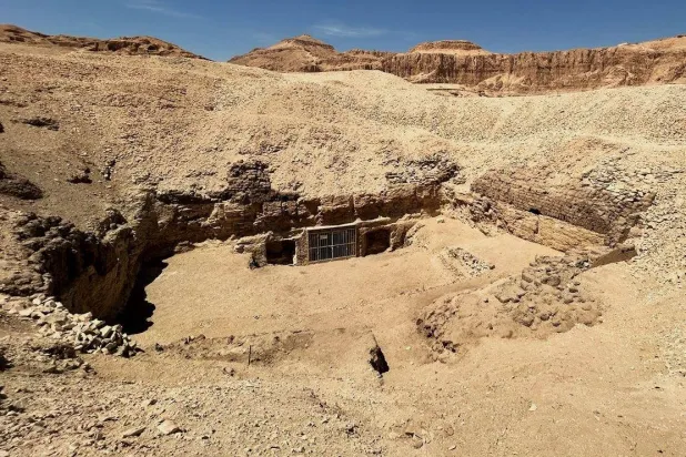 الكشف عن هوية صاحب المقبرة «كامب 23» (وزارة السياحة والآثار المصرية)