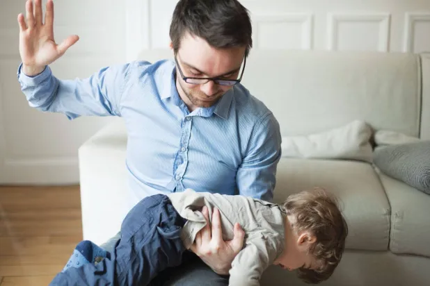 العقاب البدني يؤدي إلى تراجع العلاقة الوجدانية بين الوالدين والطفل