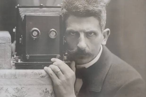 بورتريه للمُصوّر السويسري فريد بواسونا (الشرق الأوسط)