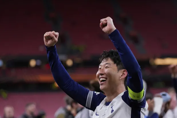 الكوري الجنوبي سون هيونغ-مين قائد توتنهام (أ.ب)