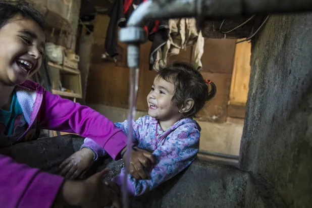 الضحكة تهزم سلطان المال (مكتب الأمم المتحدة لخدمات المشاريع)